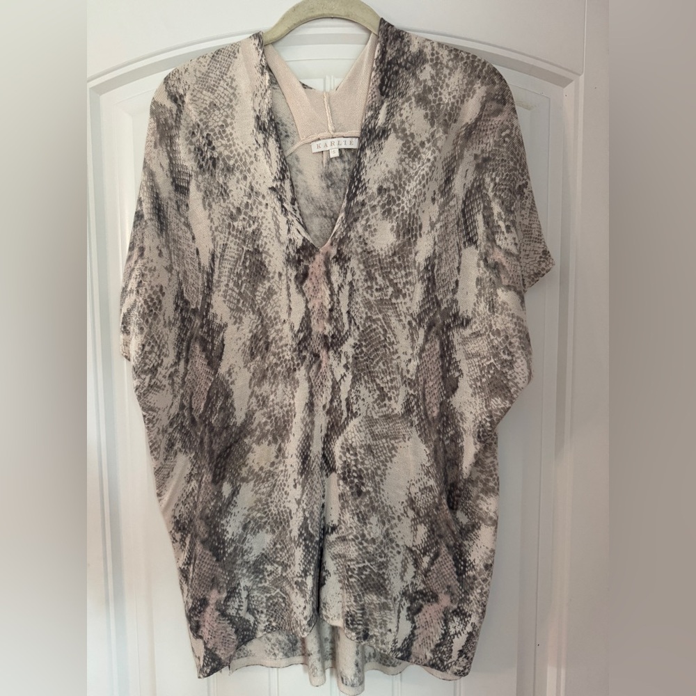 Karlie Gray and Pink Snakeskin Print V-neck Lightweight Sweater Top